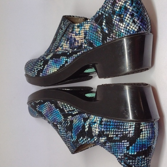 Naturalizer Women' Leather Shoes Slip Resistant Snakeskin Print Size 8.5 Clogs - Picture 4 of 8